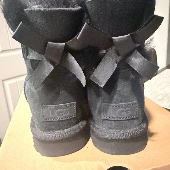 NEW UGG Womens Mini Bailey Bow Black Size 7 Brand New NEVER WORN IN ORIGINAL BOX - Picture 5 of 9